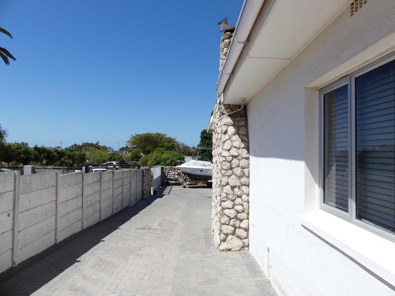 4 Bedroom Property for Sale in Sandy Point Western Cape